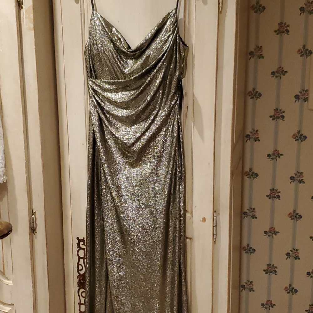 Aidan mattox gold shinny evening dress